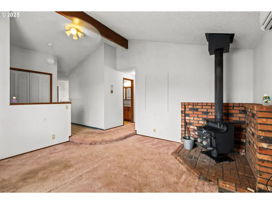 798 Driftwood Dr, Eugene, OR 97402 - Image #3