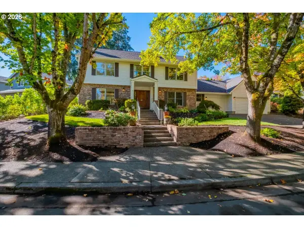 13750 SW Hiteon Dr, Beaverton, OR 97008