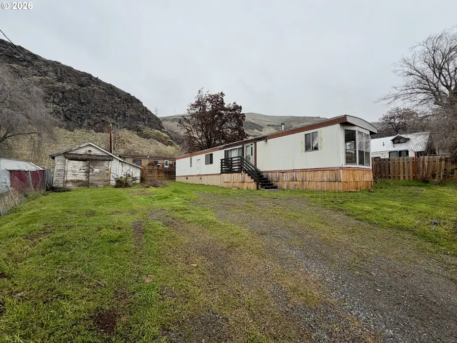 217 Main St, Wishram, WA 98673 - #2
