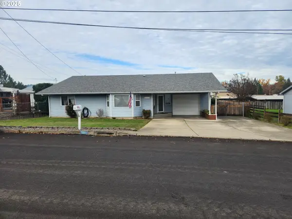 1880 Linnell Ave, Roseburg, OR 97471