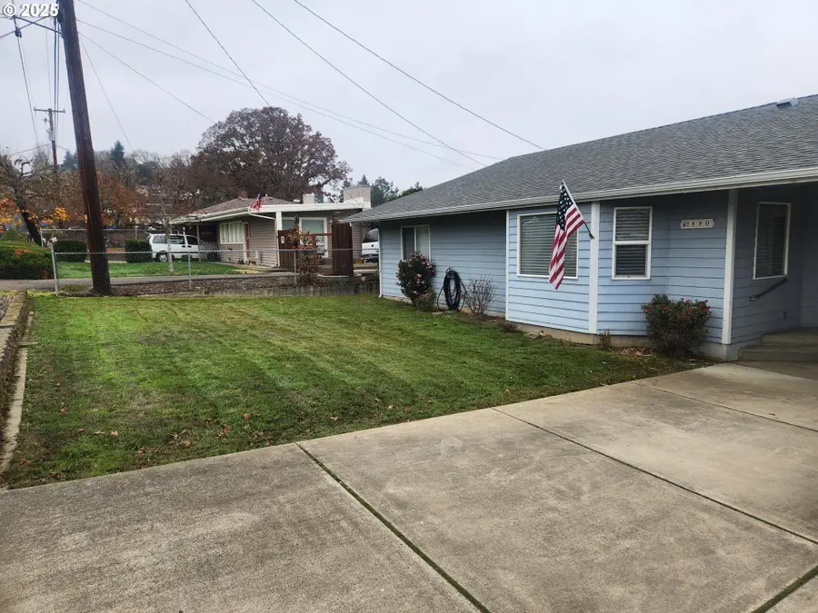 1880 Linnell Ave, Roseburg, OR 97471 - Image #3