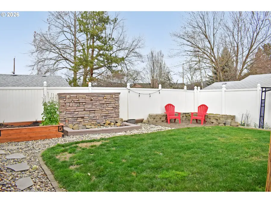 904 N Keene Way Dr, Medford, OR 97504 - #2