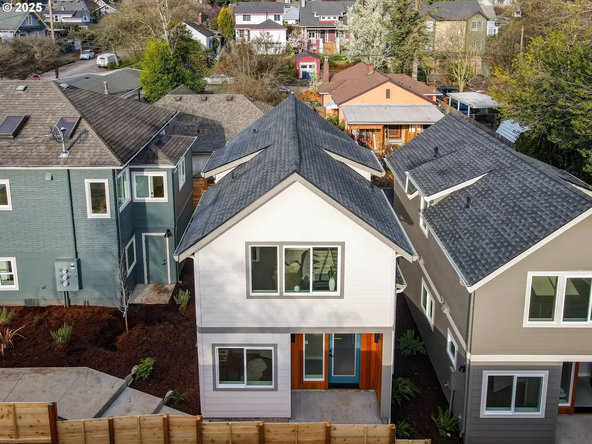 1123 SE Rhone St #B, Portland, OR 97202 - Image #1