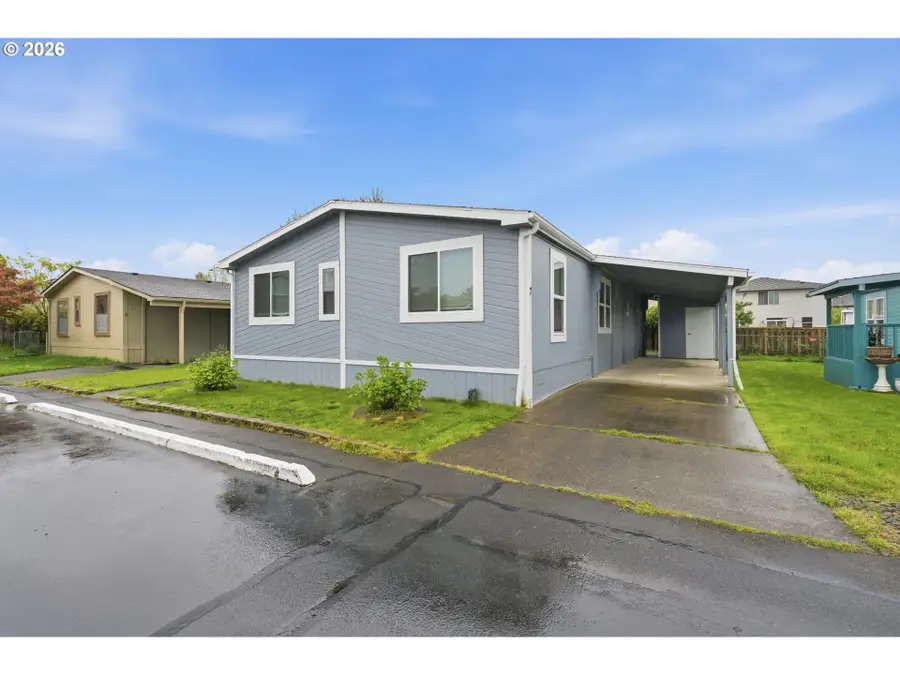 301 E Columbia Dr #7, Newberg, OR 97132 - #2