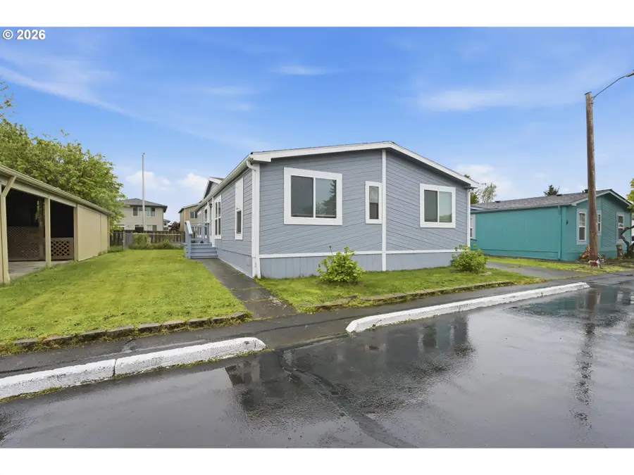 301 E Columbia Dr #7, Newberg, OR 97132 - #3