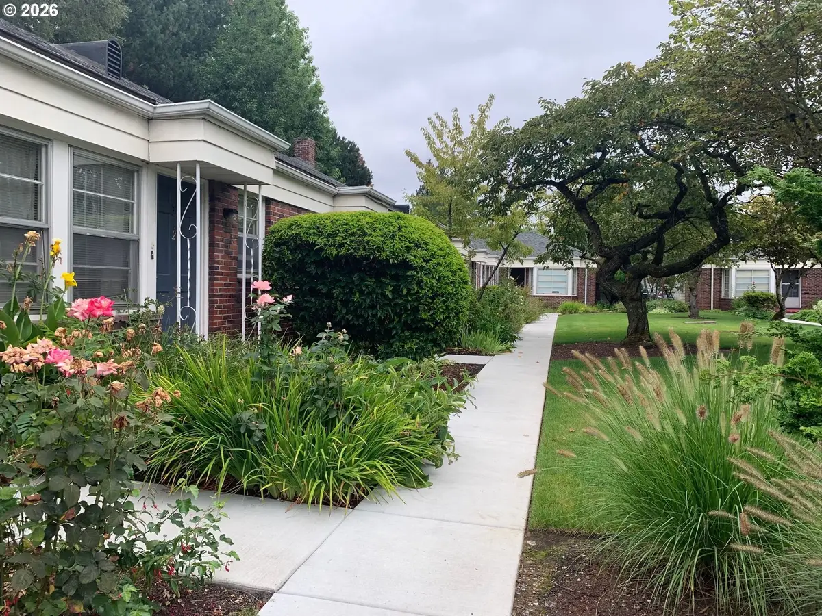 610 SE Cesar E Chavez Blvd, Portland, OR 97214 - Image #1