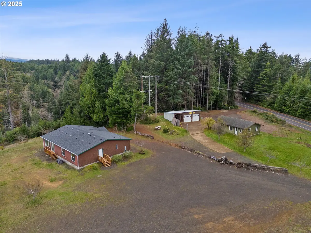 135 SW Wakonda Beach Rd, Waldport, OR 97394 - Image #1