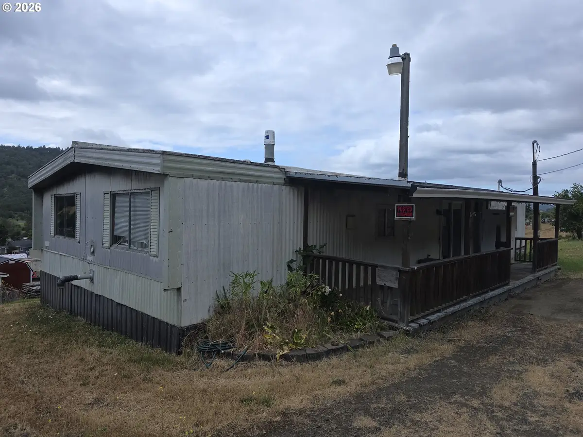 368 Pleasant Ave, Roseburg, OR 97470 - #1