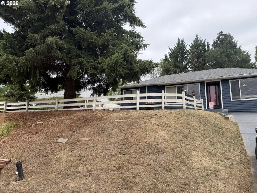 1038 N Myrtle Rd, Myrtle Creek, OR 97457 - #3