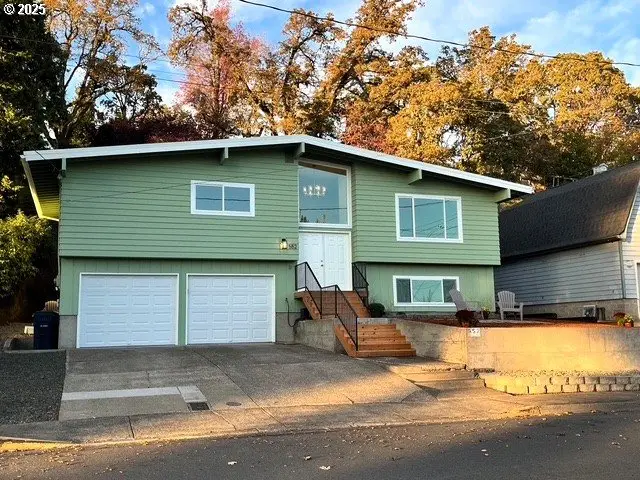 552 W D St, Springfield, OR 97477 - Image #1