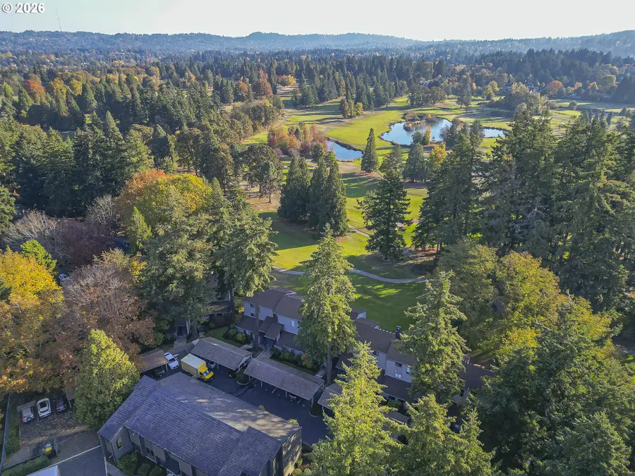 8948 SW Fairview Pl, Tigard, OR 97223 - #3