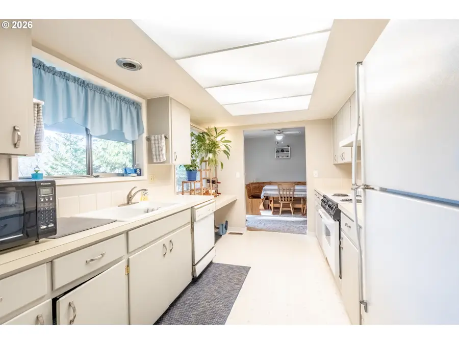 10480 SW Meadow St, Tigard, OR 97223 - Image #3