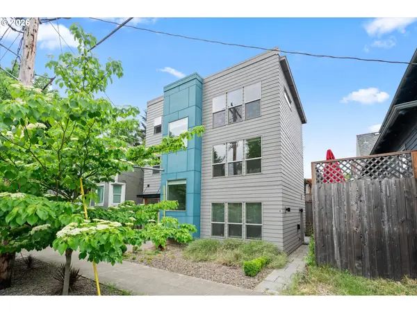 2885 NE Couch St, Portland, OR 97232