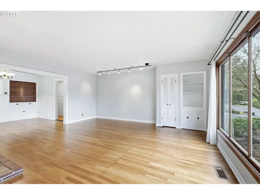 5820 SW Nevada Ct, Portland, OR 97219 - Image #3