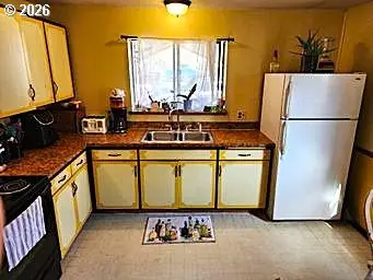 47639 Cline St, Oakridge, OR 97463 - #3