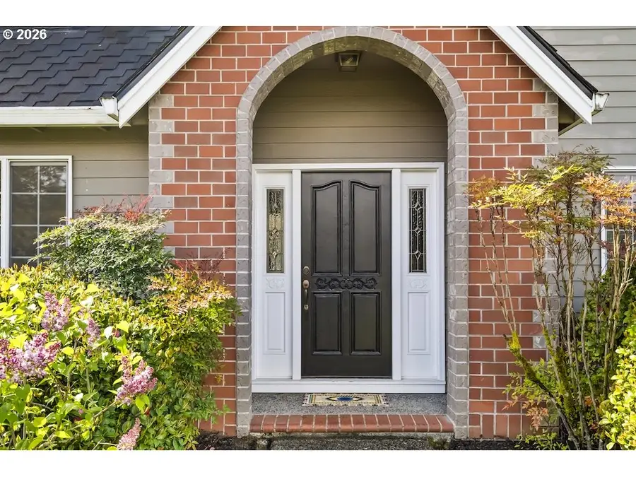 592 NE Goldie Dr, Hillsboro, OR 97124 - #2