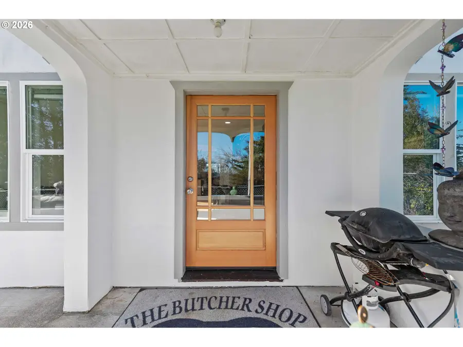 2574 Stanton Ave, North Bend, OR 97459 - Image #2