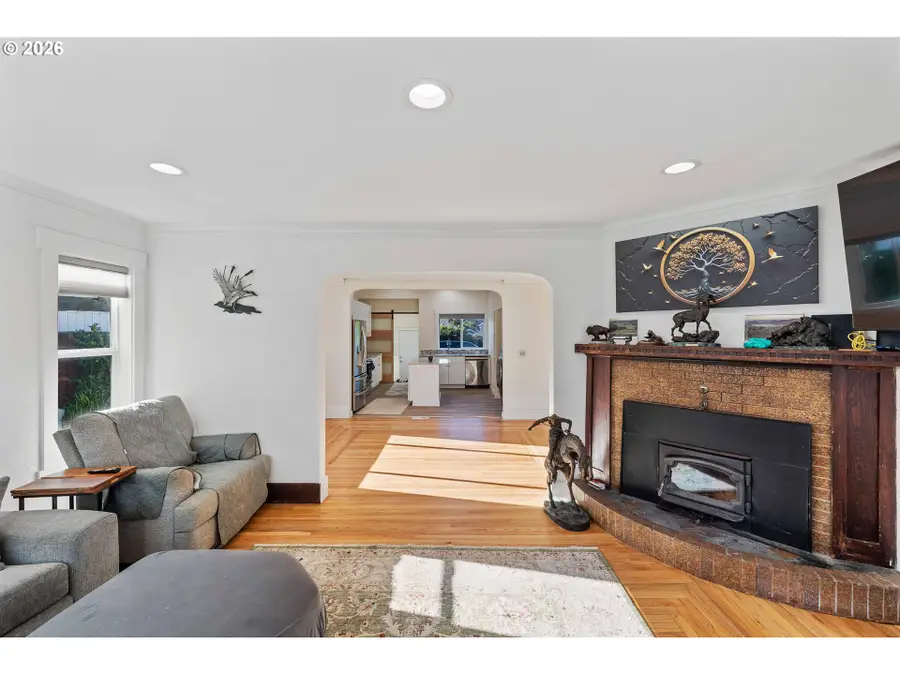 2574 Stanton Ave, North Bend, OR 97459 - Image #3