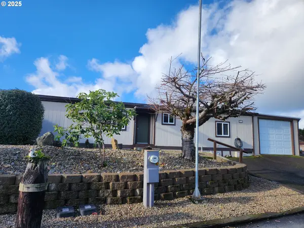 100 River Bend Rd #21, Reedsport, OR 97467