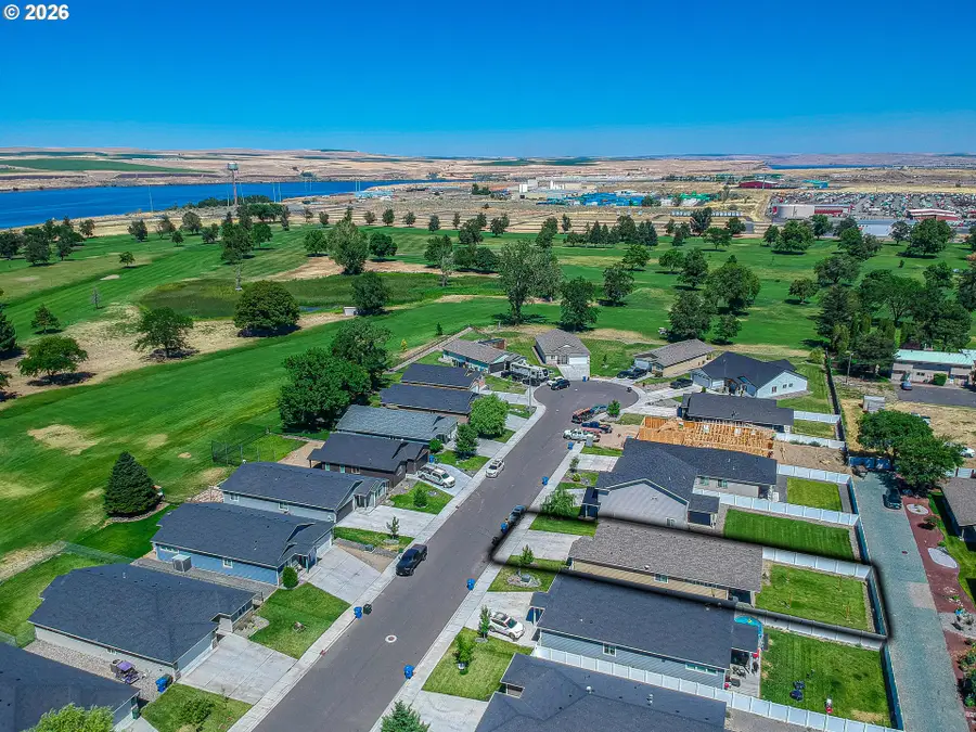 307 Riverwood Ct, Umatilla, OR 97882 - #2