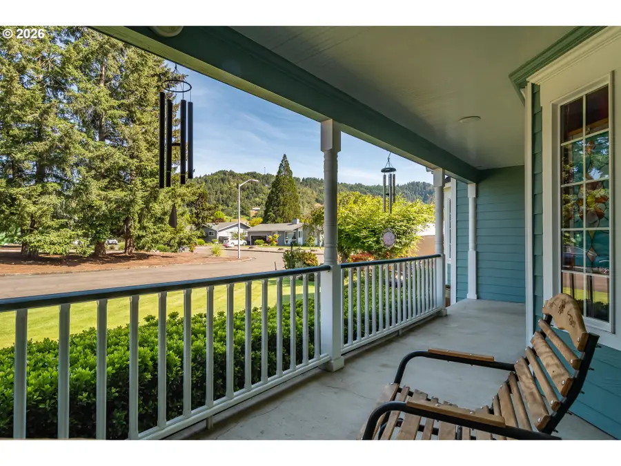 760 W Hickory St, Roseburg, OR 97471 - #3
