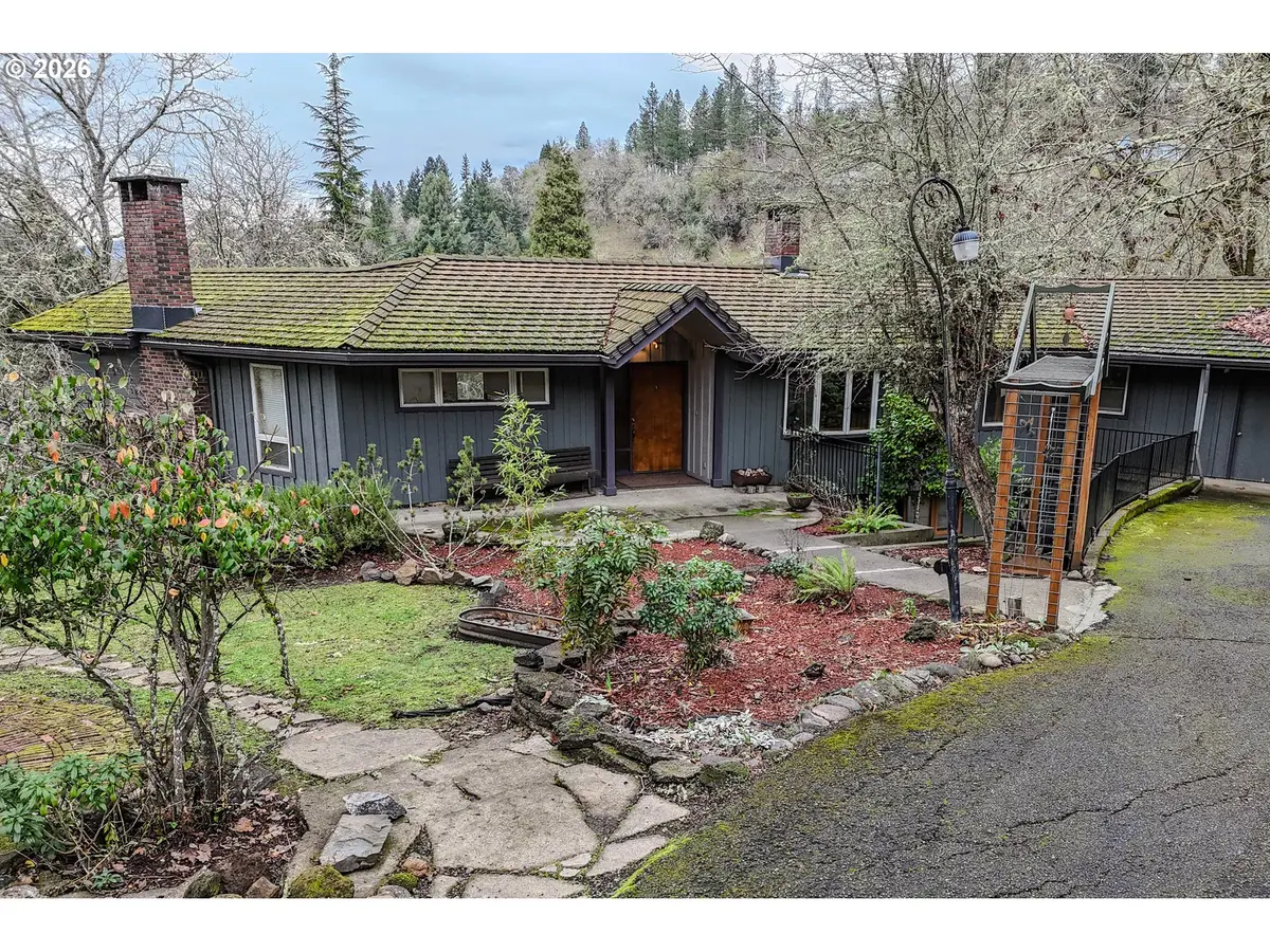 1033 SE Terrace Dr, Roseburg, OR 97470 - Image #1