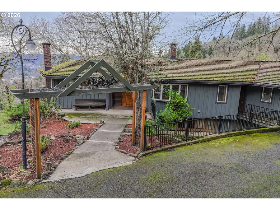 1033 SE Terrace Dr, Roseburg, OR 97470 - Image #2