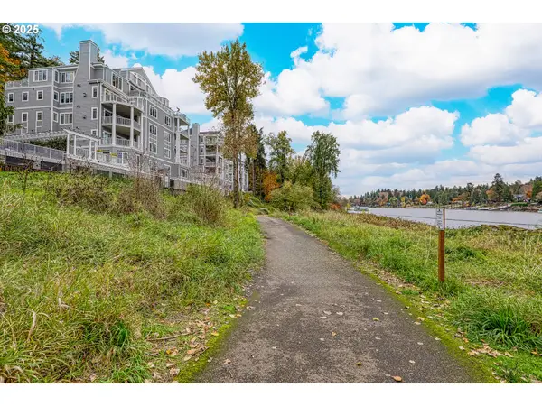 135 Furnace St #22, LakeOswego, OR 97034