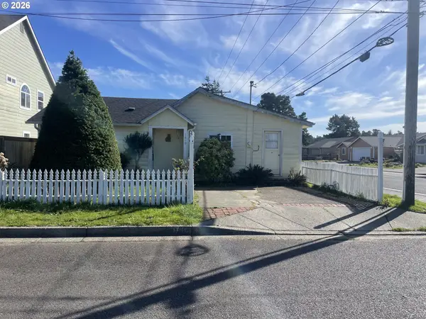 1610 36th St, Florence, OR 97439