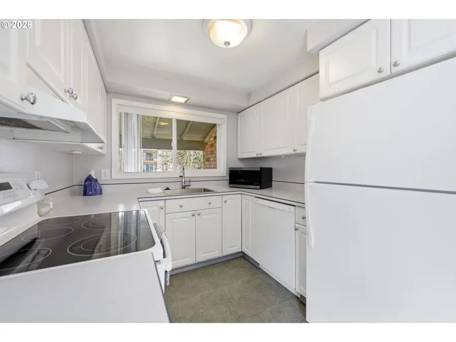 100 NE Kane Dr, Gresham, OR 97030 - #3