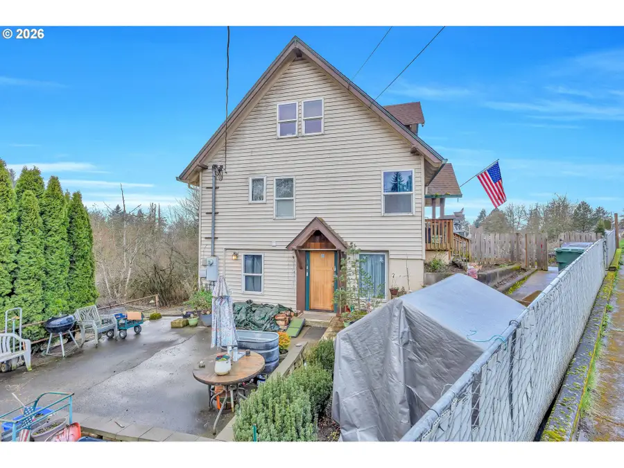 2907 Columbia Heights Rd, Longview, WA 98632 - #3