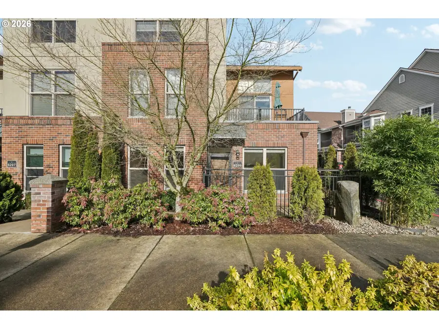 6299 NE Carillion Dr, Hillsboro, OR 97124 - #2