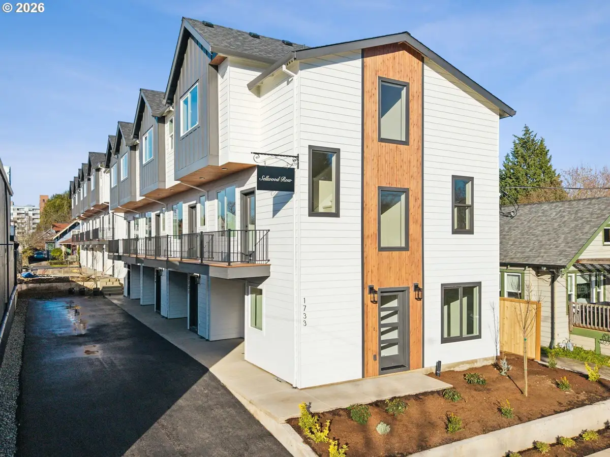 1726 SE Sherrett St, Portland, OR 97202 - #1