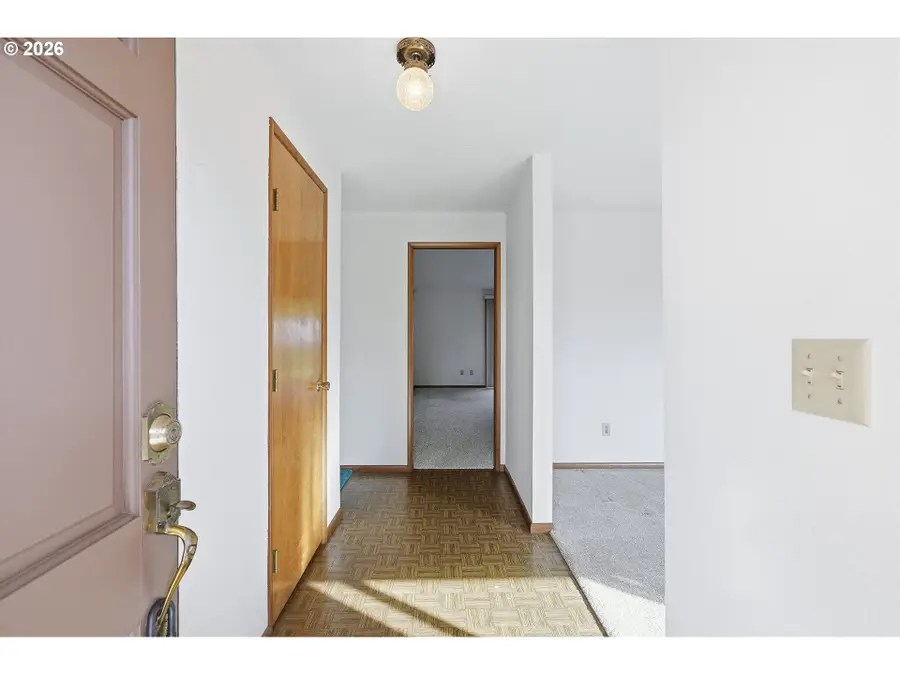 5070 NW Kahneeta Dr, Portland, OR 97229 - Image #3