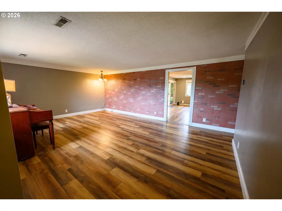 1830 Yolanda Ave, Springfield, OR 97477 - #2