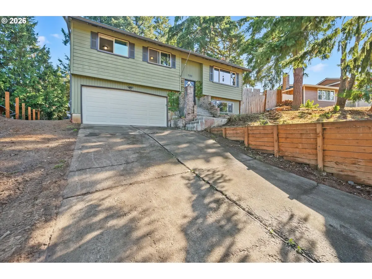 950 NE Edgehill Dr, Estacada, OR 97023 - #1