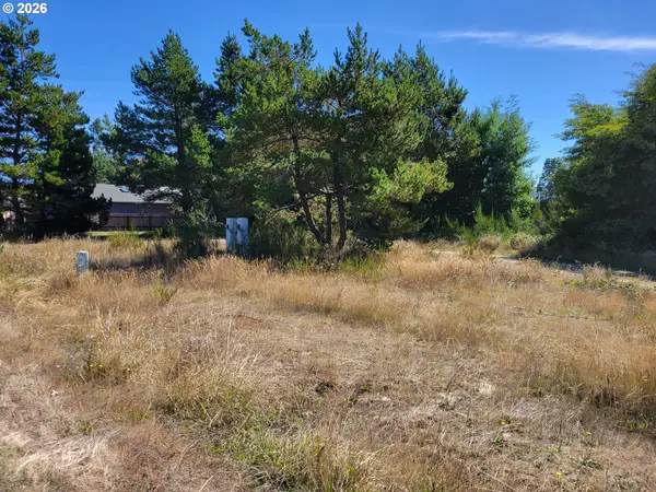 805 Jacobson Way, Lakeside, OR 97449