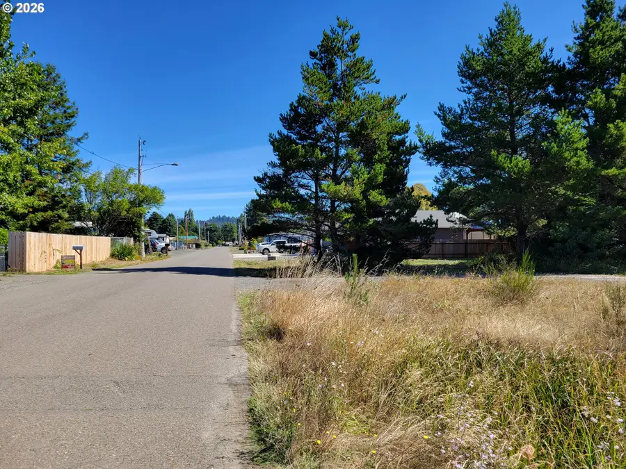 805 Jacobson Way, Lakeside, OR 97449 - #3