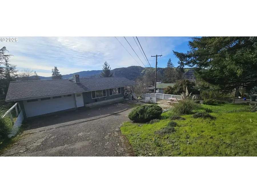 1123 SE Hawthorne Dr, Roseburg, OR 97470 - #3
