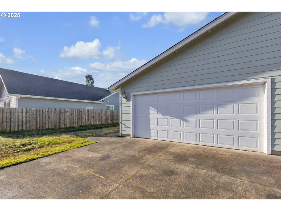 3397 Oak St, Florence, OR 97439 - Image #2