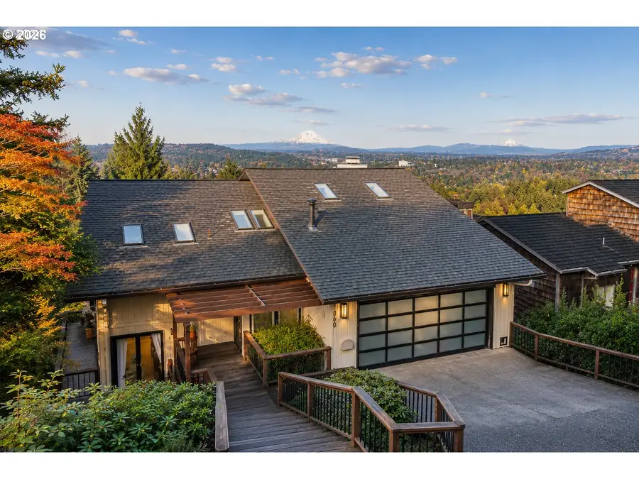 1060 Upper Devon Ln, Lake Oswego, OR 97034 - #2