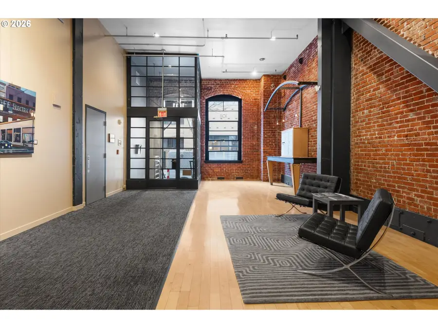 1011 NW Glisan St, Portland, OR 97209 - #2