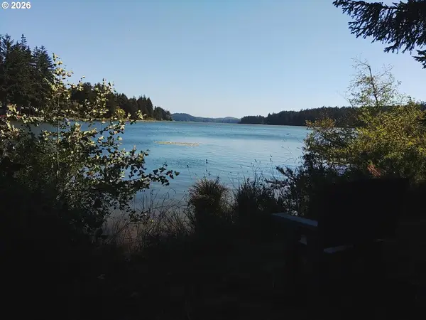 83615 Clear Lake Rd #11, Florence, OR 97439