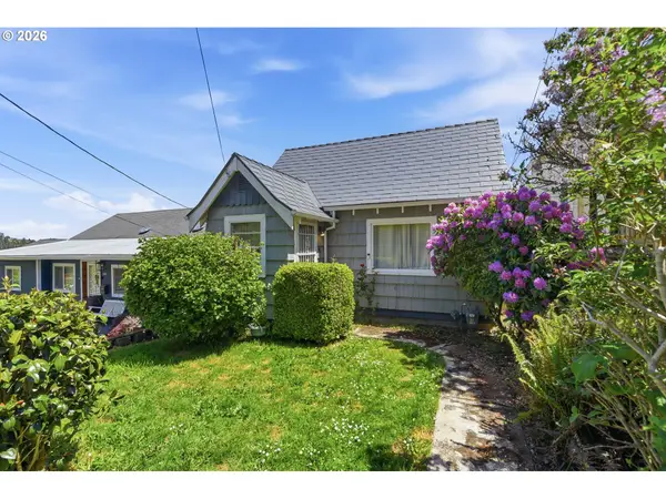 846 S 11th St, CoosBay, OR 97420