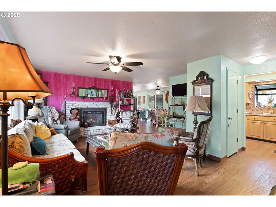 935 View St, Reedsport, OR 97467 - #3