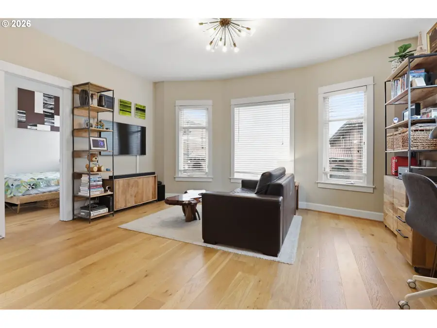 1714 NW Couch St #7, Portland, OR 97209 - #2