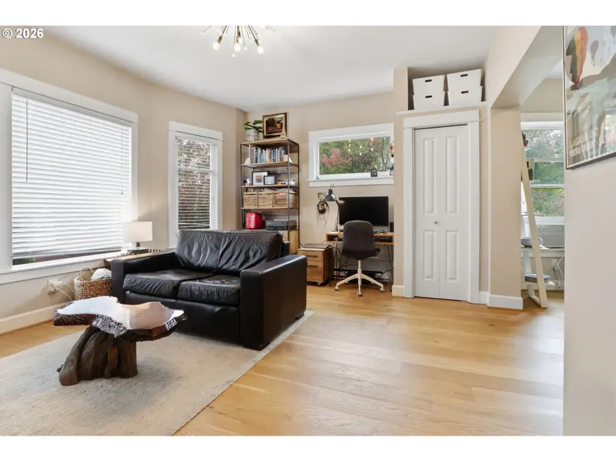 1714 NW Couch St #7, Portland, OR 97209 - #3