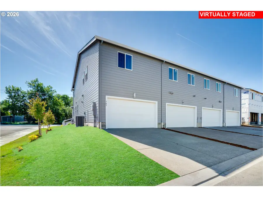 2302 Sawtelle Dr, Woodburn, OR 97071 - #2