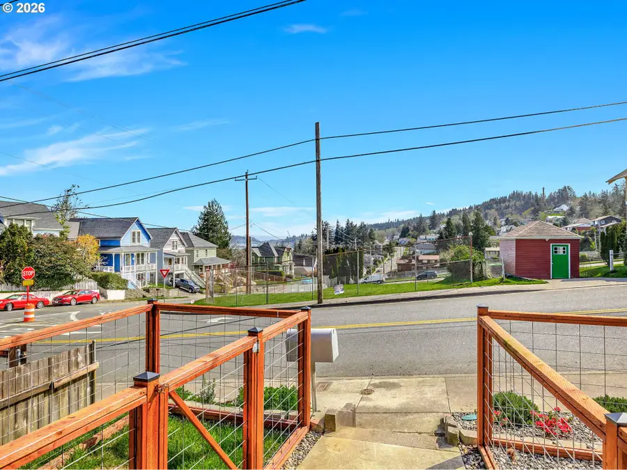 933 8th St, Astoria, OR 97103 - #2