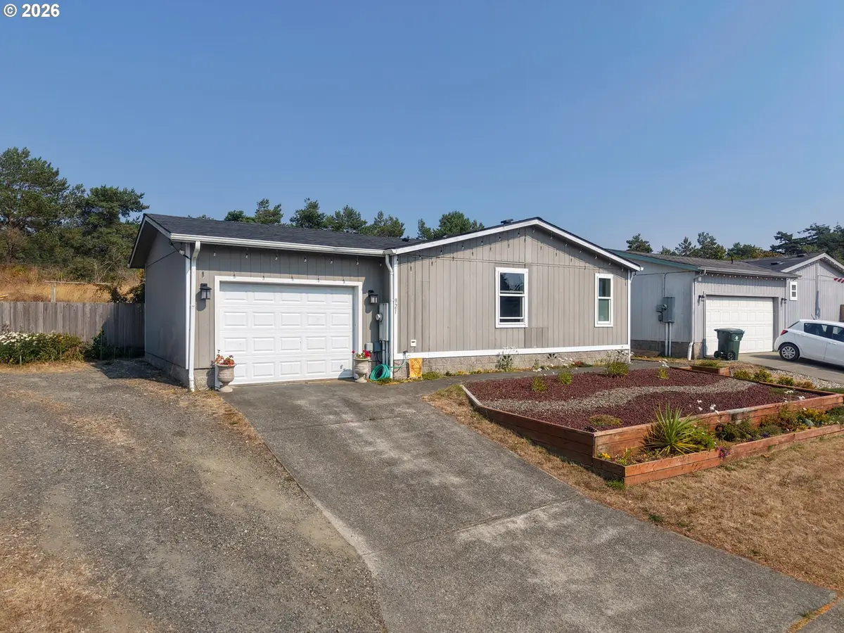 921 Stillwater Dr, Coos Bay, OR 97420 - #1